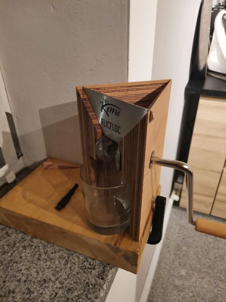 Mening seksual qoshnilarim Porno Katya va Lena bekasi