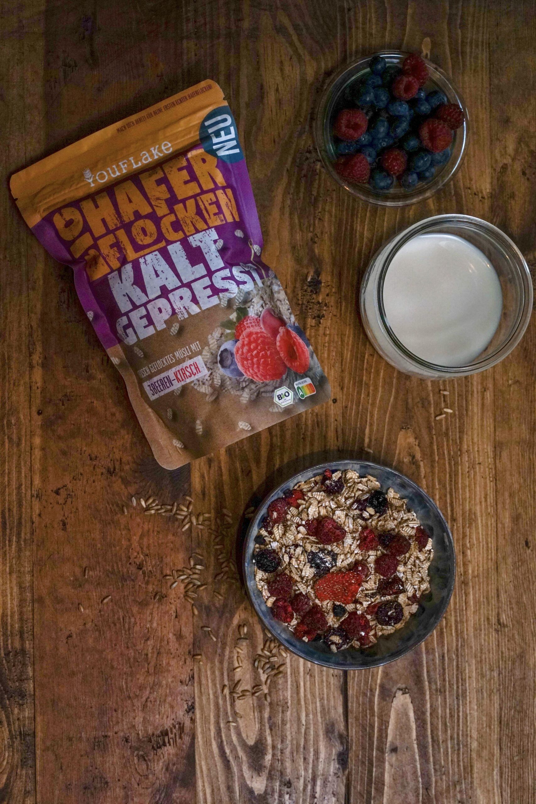 3Beeren-Kirsch BIO Müsli mit Haferflocken KALTGEPRESST 320 g – Bild 3