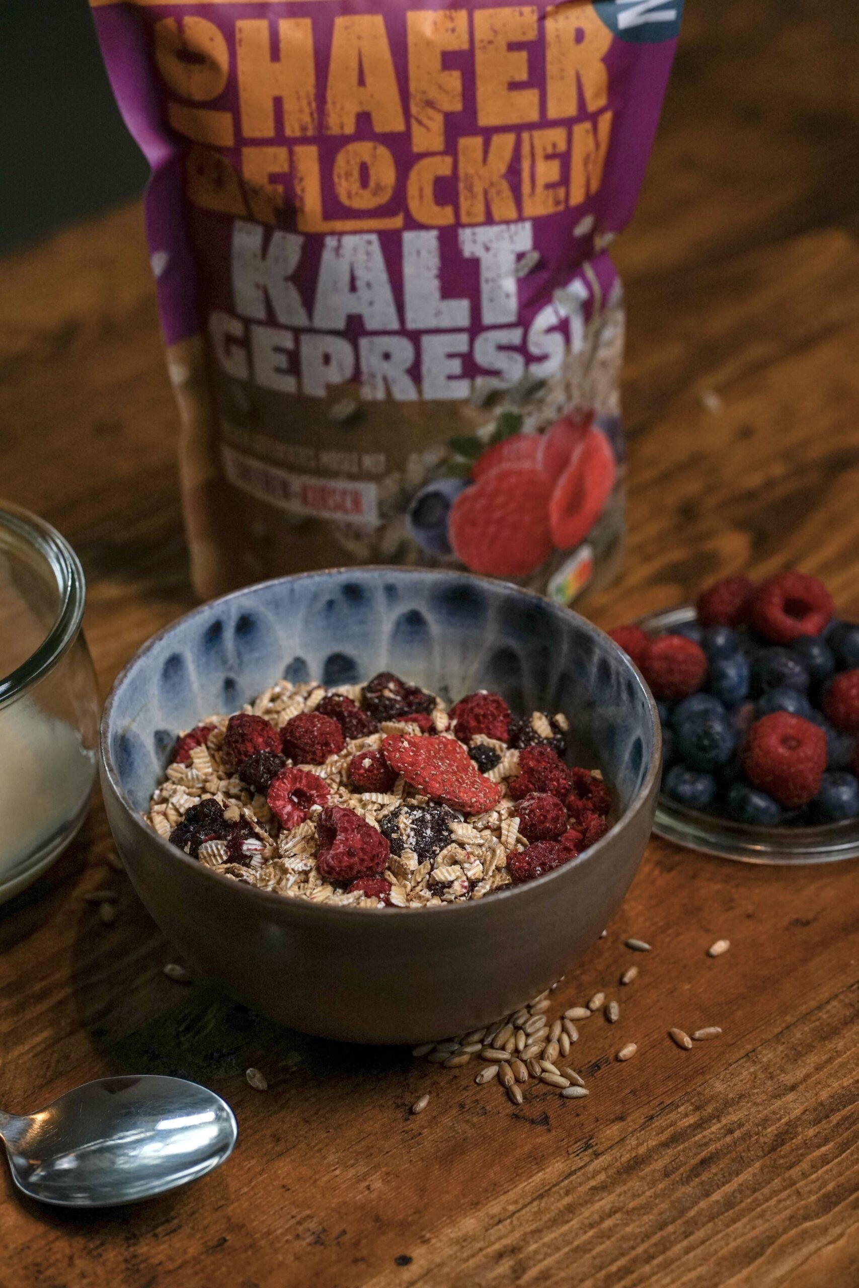 3Beeren-Kirsch BIO Müsli mit Haferflocken KALTGEPRESST 320 g – Bild 4