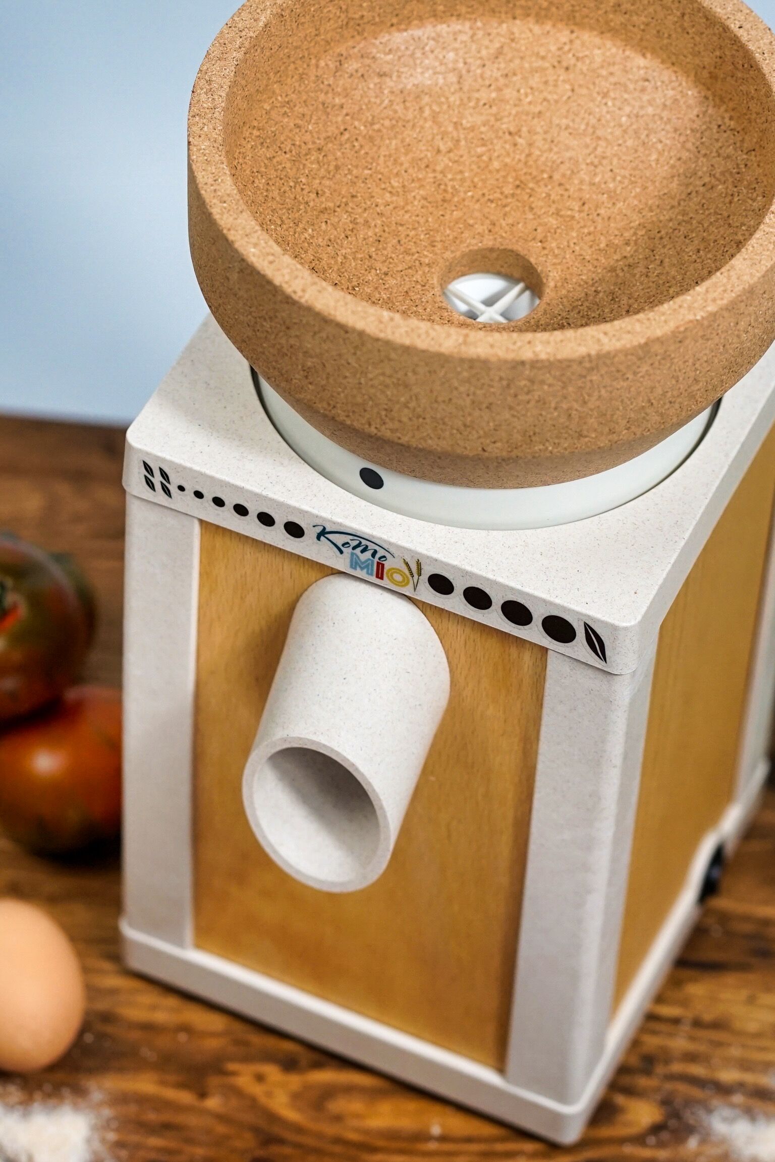 KoMo KoMoMio ECO mit Kork-Trichter | Arboblend® | Buche | 100 g/min | 12 Jahre Garantie – Bild 4